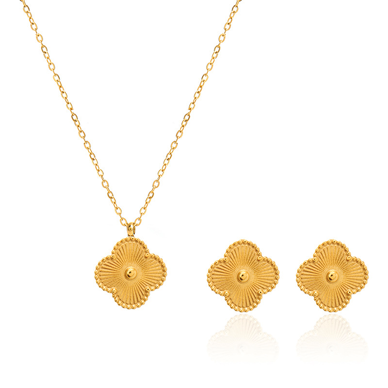 Clover Pendant Necklace - 18K Gold Plated - Waterproof - Tarnish
