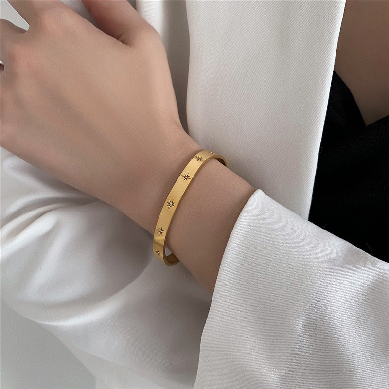 Star Cuff Bangle - Cubic Zirconia - 18K Gold Plated - Waterproof -  Tarnish-free - Hypoallergenic - Stainless Steel / Surgical Steel