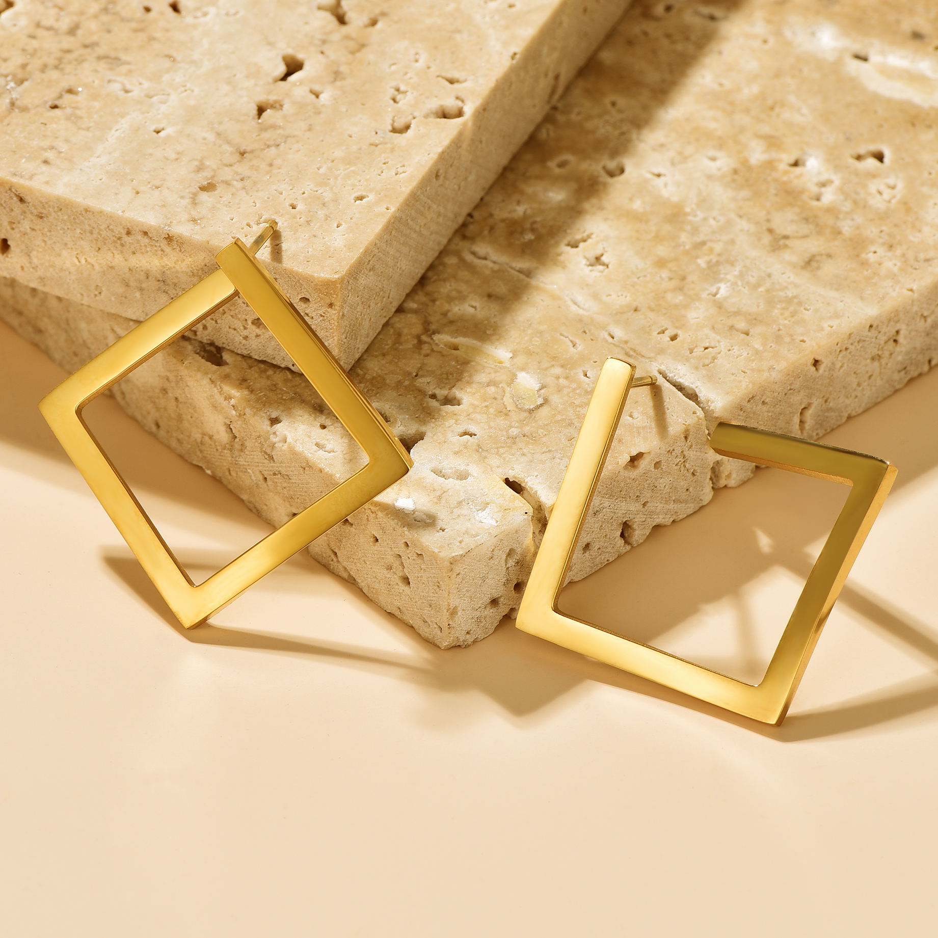 Square Hoop - 18K Gold Plated - Hypoallergenic - Earrings - ONNNIII
