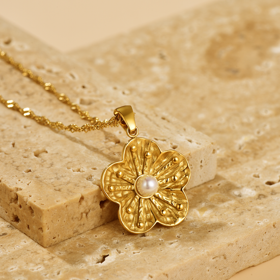 Flower Pendant Necklace Inlaid with Pearl - 18K Gold Plated - Hypoallergenic - Necklace - ONNNIII
