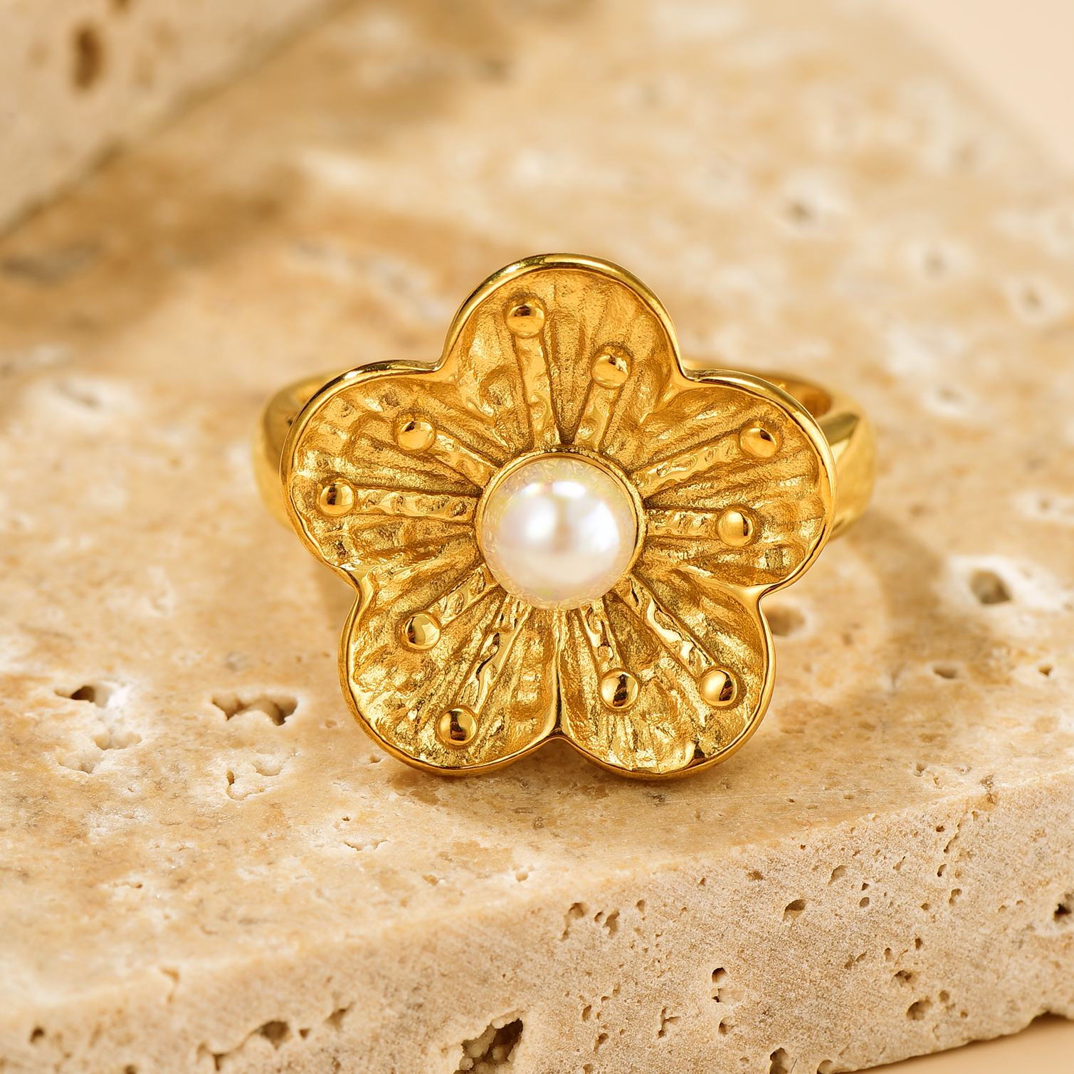Flower Ring Inlaid with Pearl - 18K Gold Plated - Hypoallergenic - Ring - ONNNIII