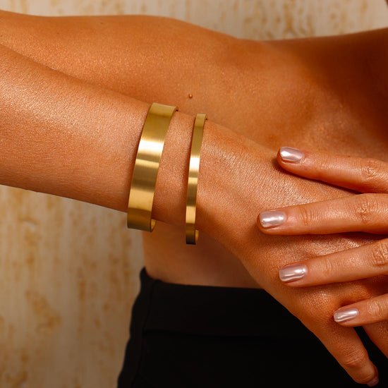 Cuff Bangle - Brushed Gold - Hypoallergenic - 4mm - Bracelet - ONNNIII