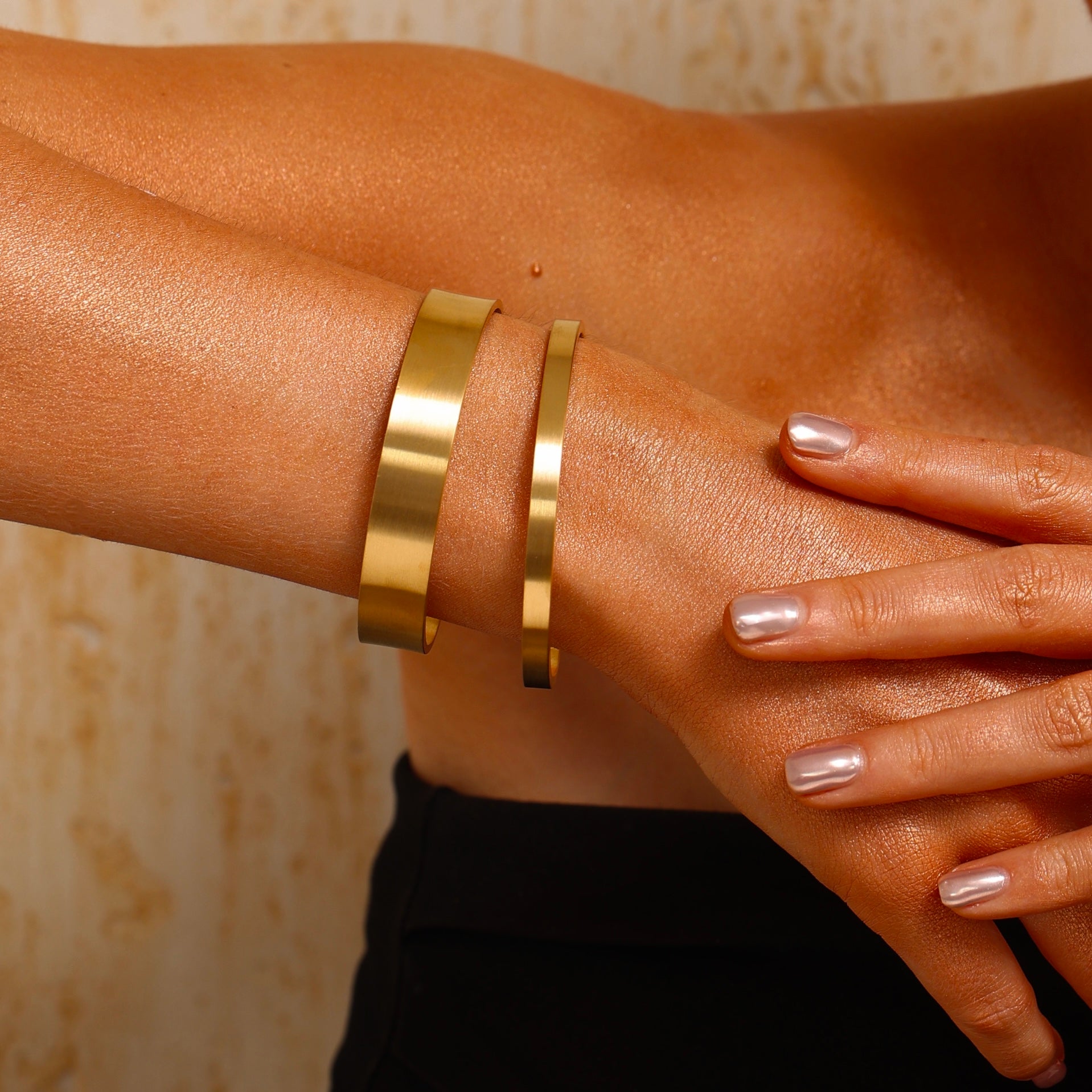 Cuff Bangle - Brushed Gold - Hypoallergenic - 4mm - Bracelet - ONNNIII