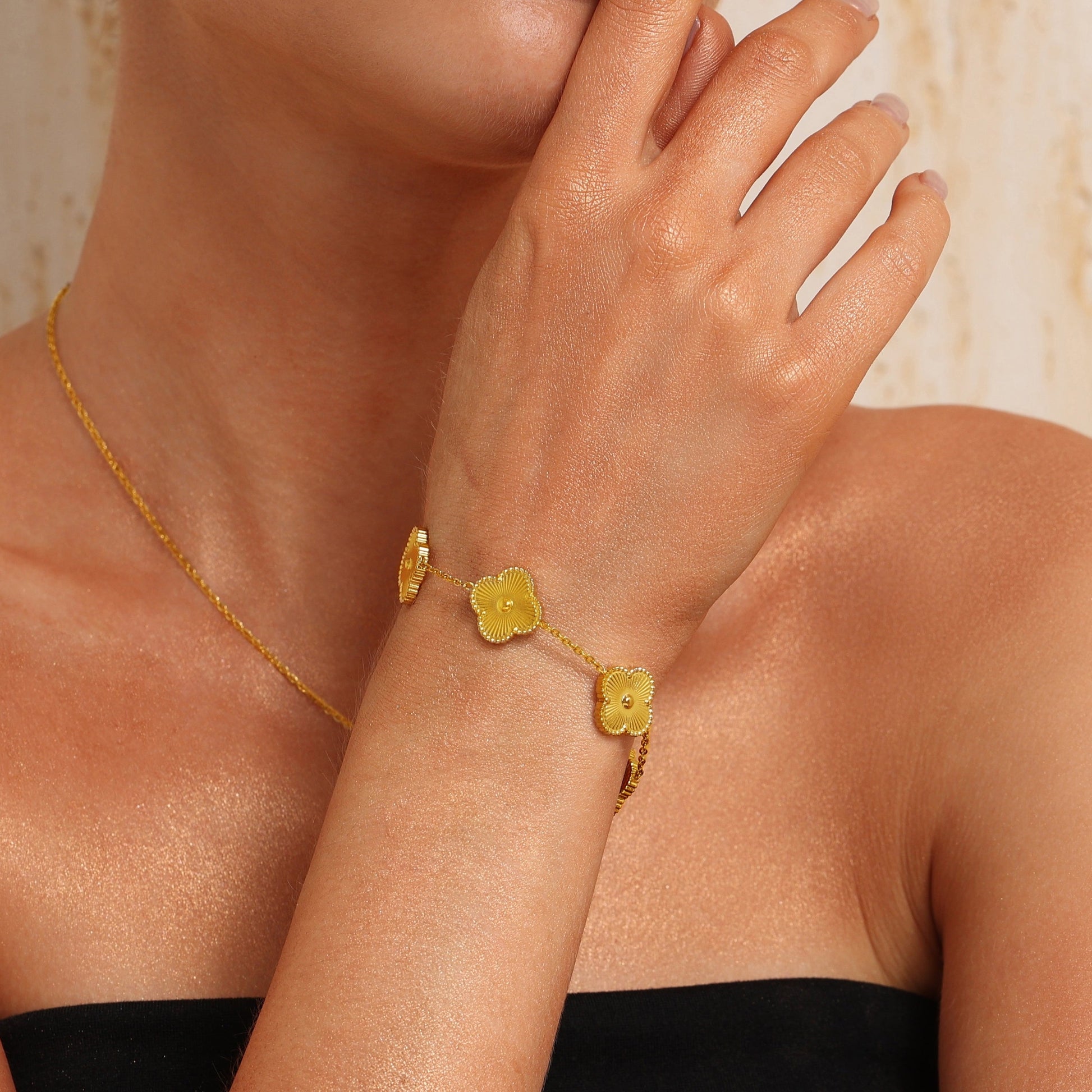 Oshi Jewels - Mini Clover Bracelet Precious Stones Thai Modern Ruby 18K Gold