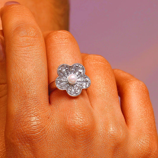 Flower Ring Inlaid with Pearl - Silver - Ring - ONNNIII