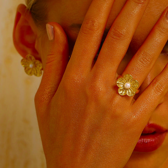 Flower Ring Inlaid with Pearl - 18K Gold Plated - Hypoallergenic - Ring - ONNNIII