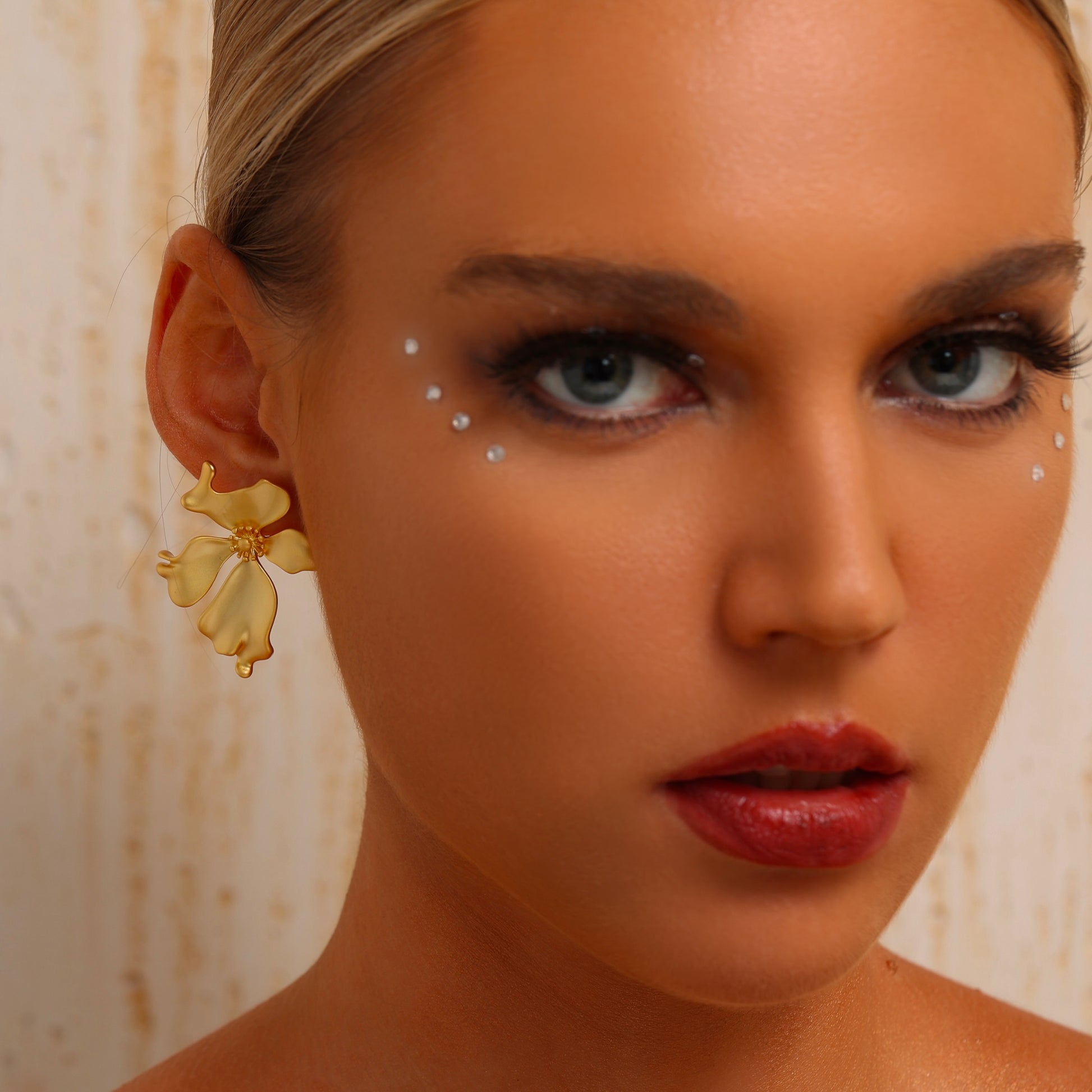 Flower Stud Earrings - Earrings - ONNNIII