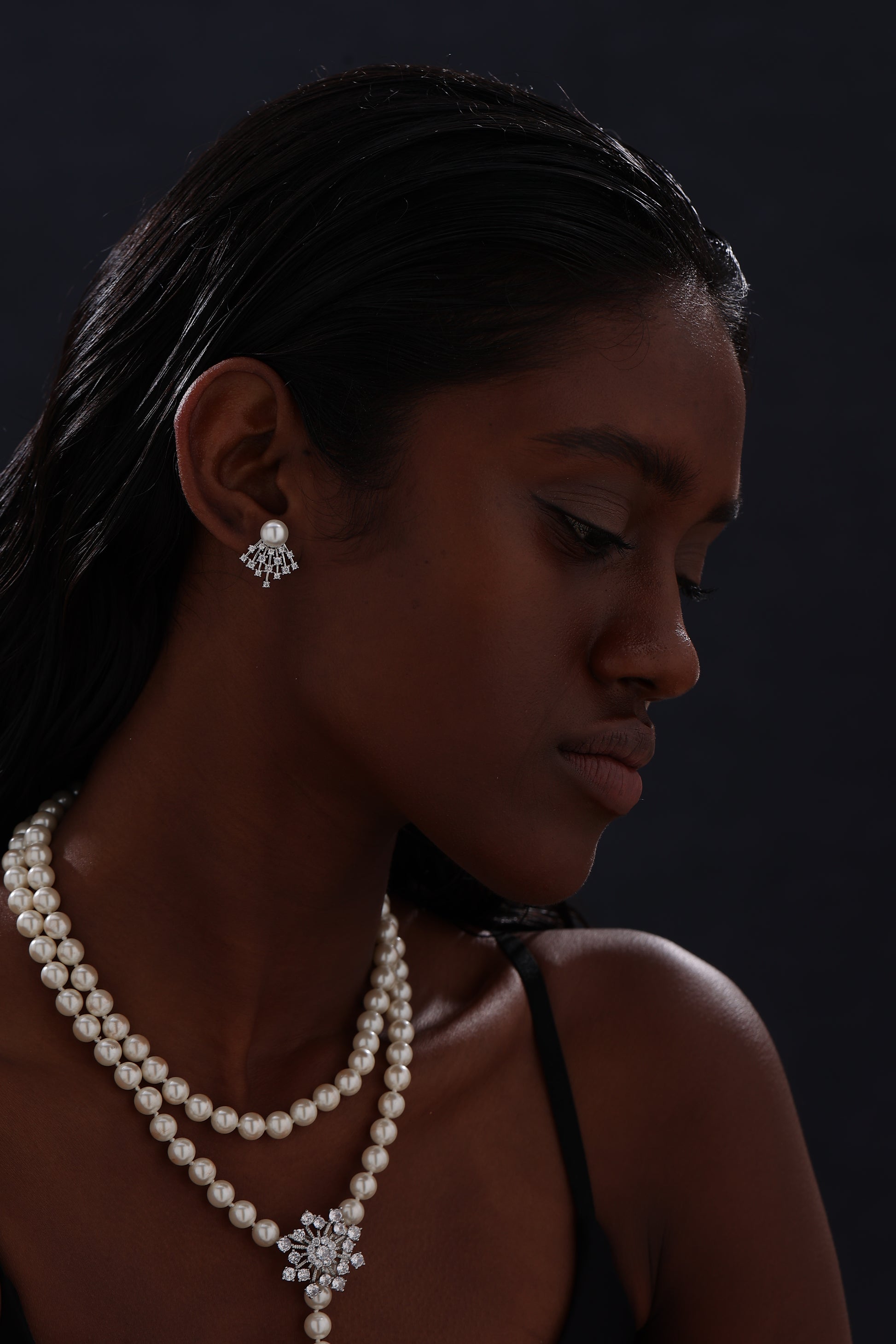 Pearl Scallop Stud Earrings Inlaid with CZ - Silver - Earrings - ONNNIII
