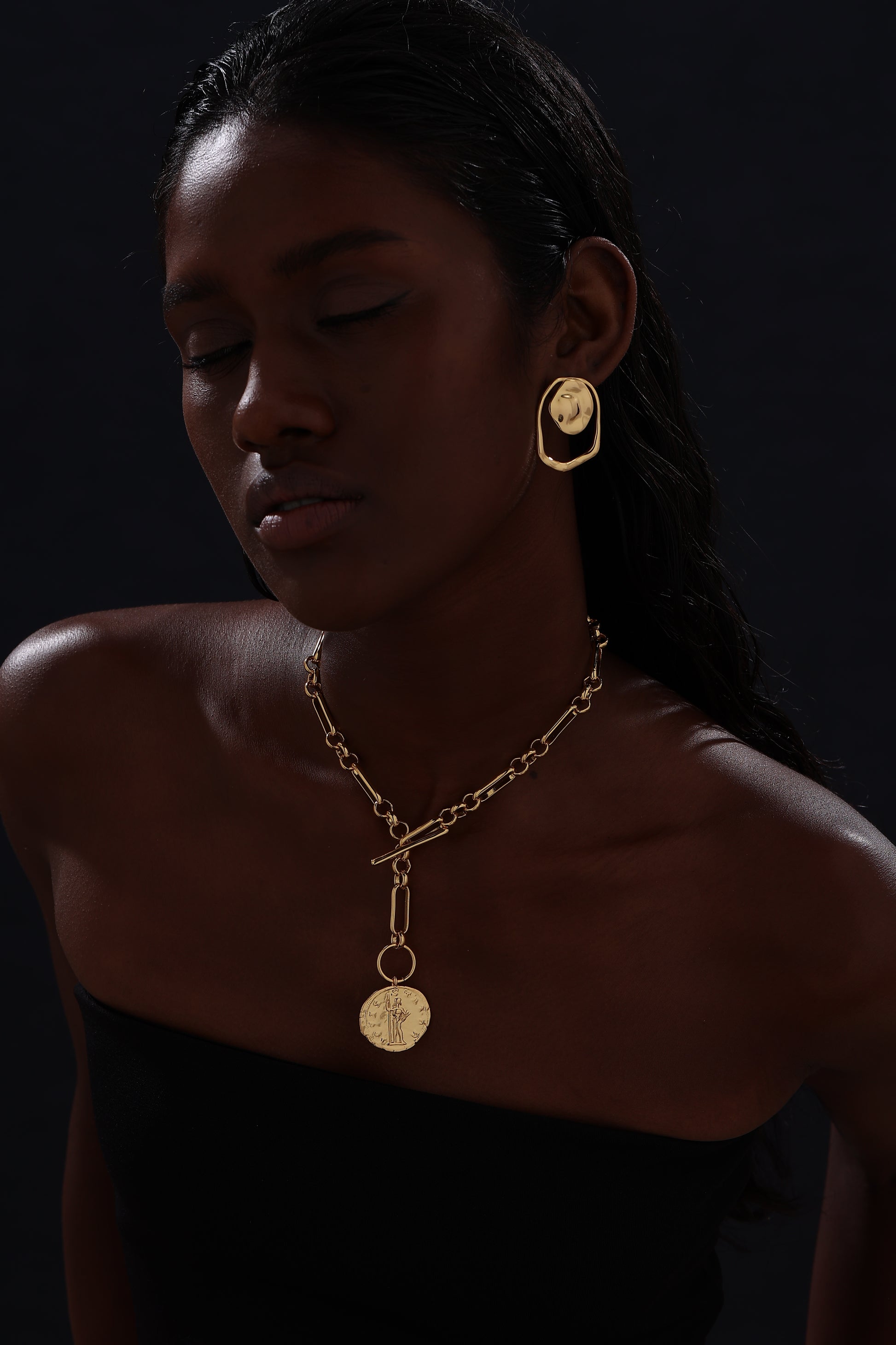 T-bar Curb Chain Necklace with Ancient Coin - Unisex - 18K Gold Plated - Necklace - ONNNIII