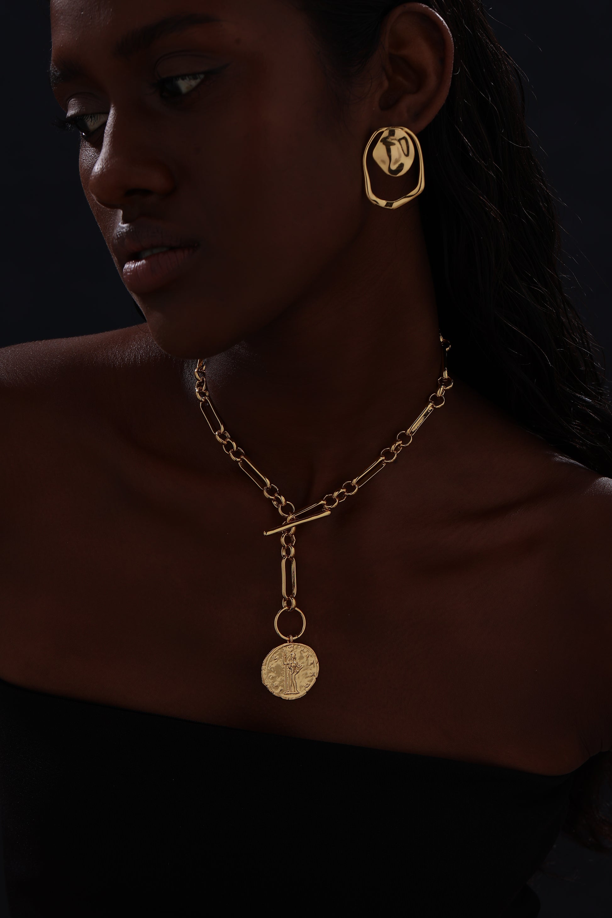 T-bar Curb Chain Necklace with Ancient Coin - Unisex - 18K Gold Plated - Necklace - ONNNIII