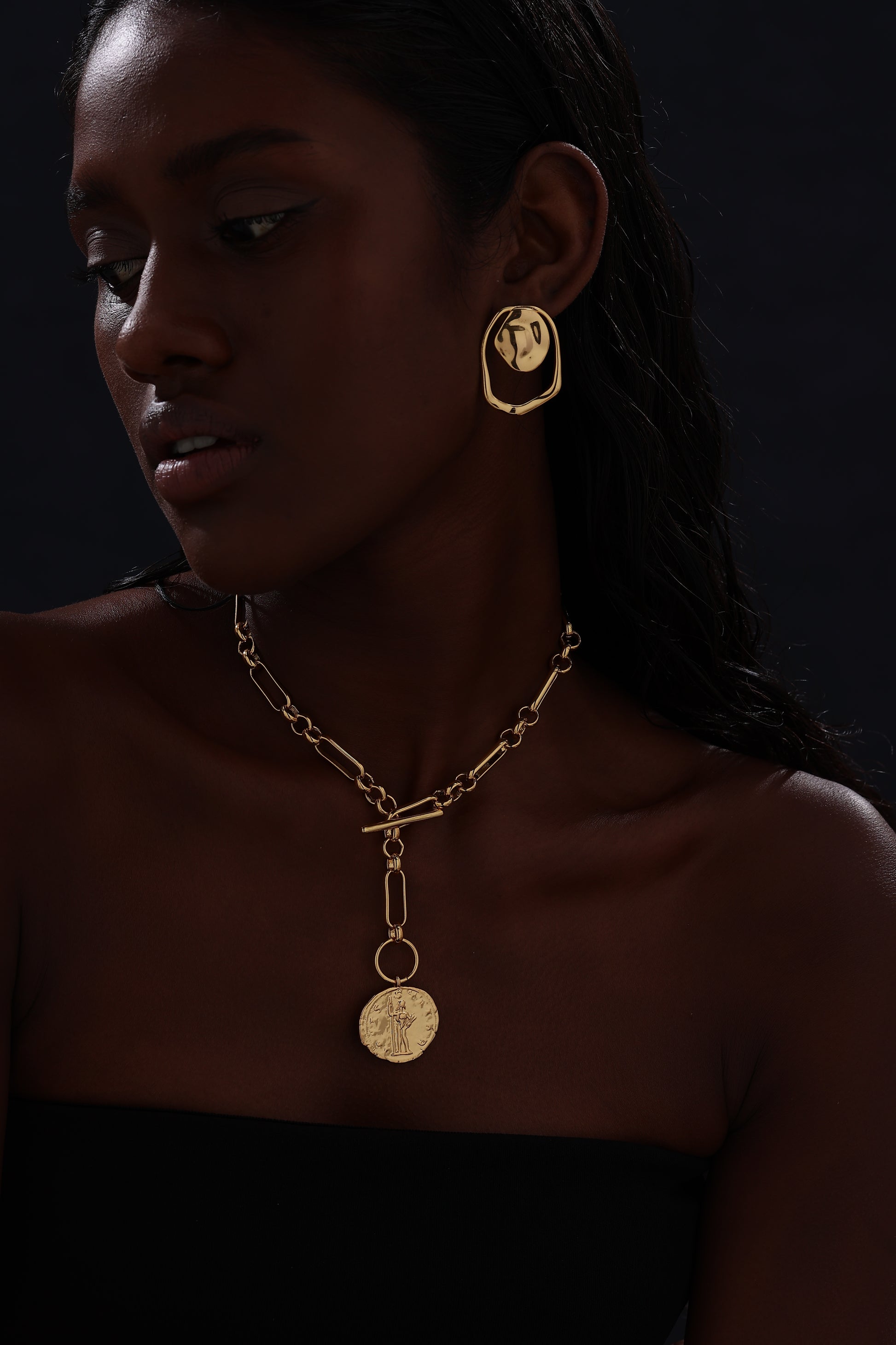 T-bar Curb Chain Necklace with Ancient Coin - Unisex - 18K Gold Plated - Necklace - ONNNIII