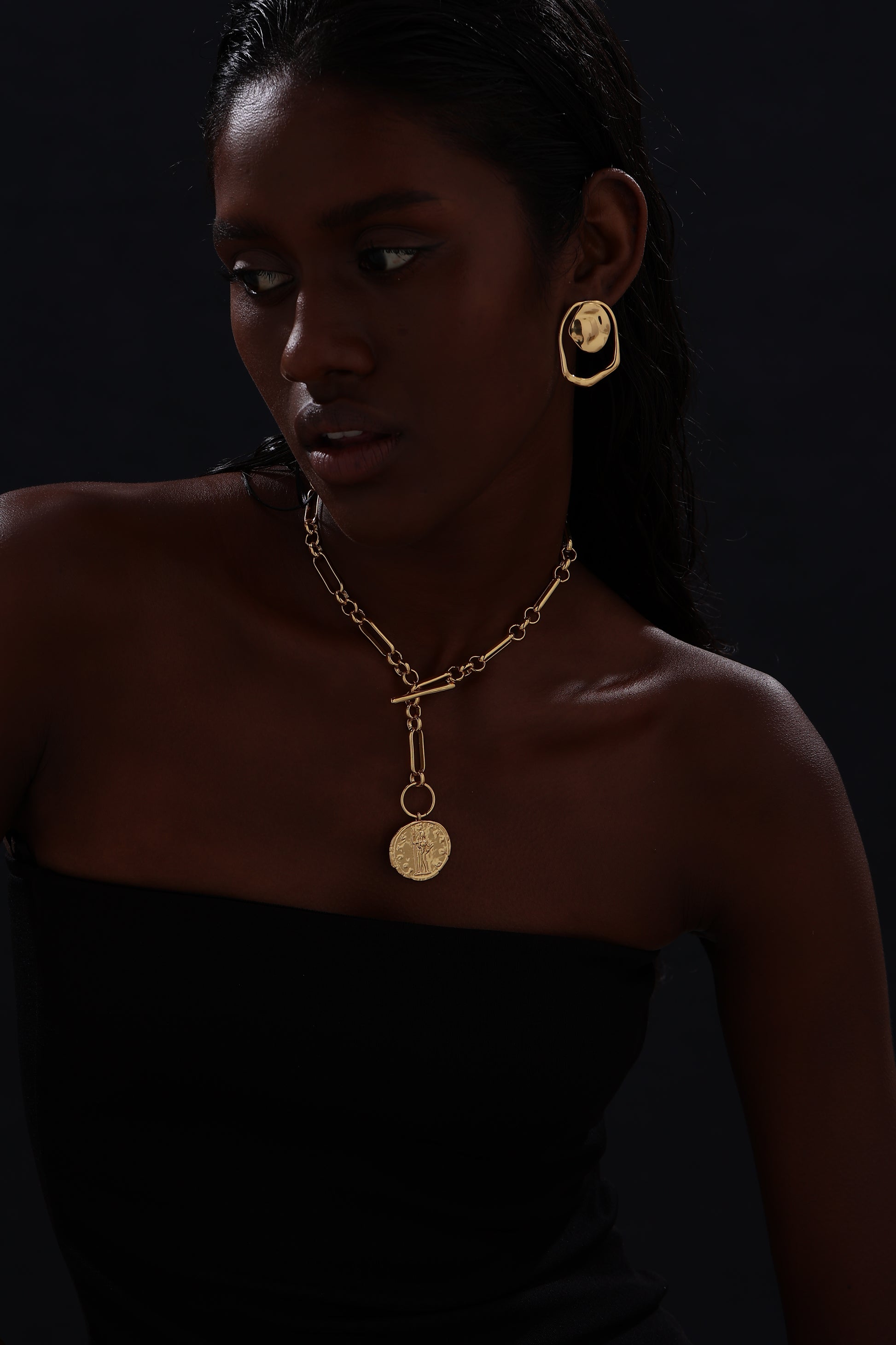 T-bar Curb Chain Necklace with Ancient Coin - Unisex - 18K Gold Plated - Necklace - ONNNIII