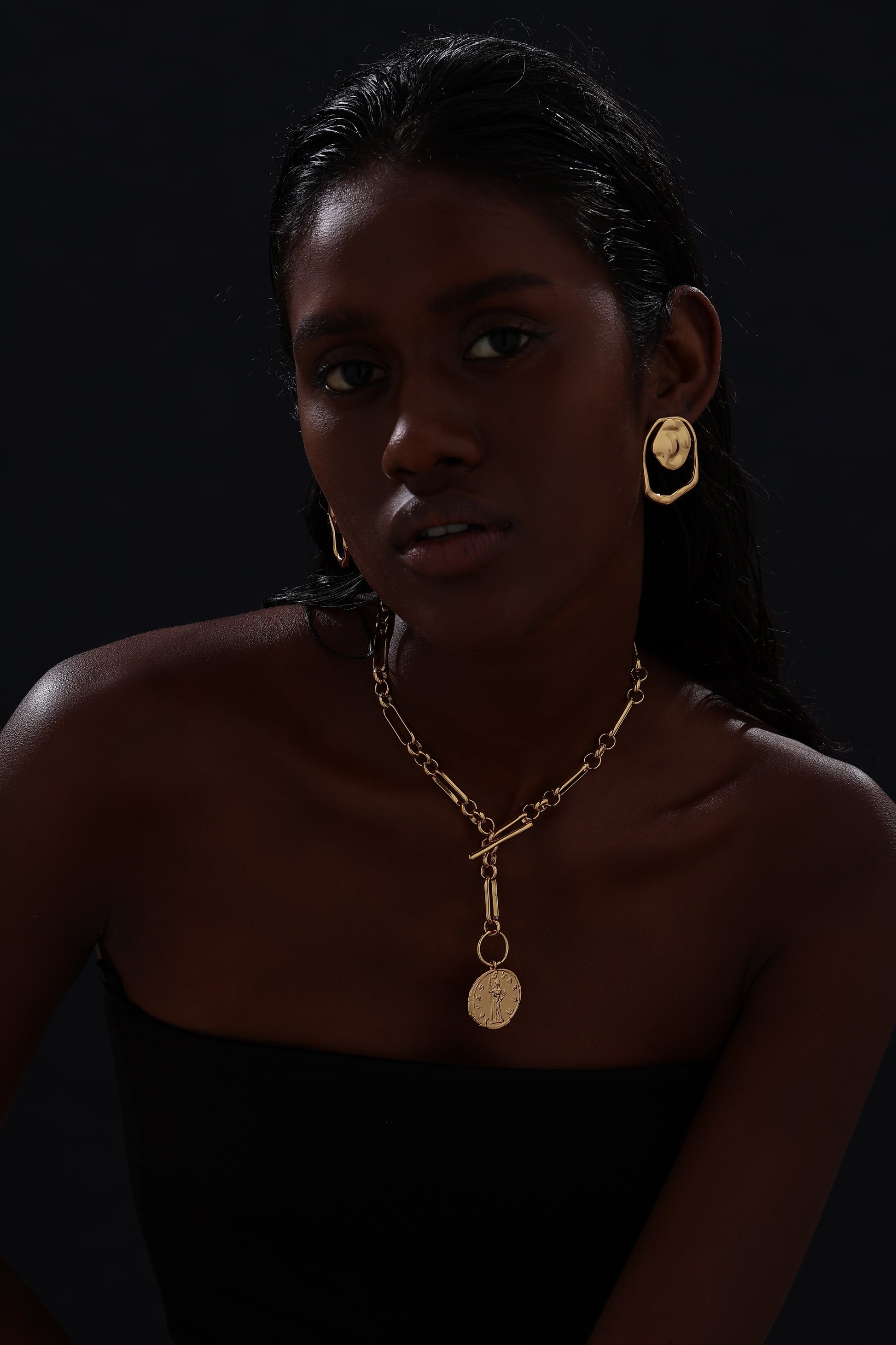 T-bar Curb Chain Necklace with Ancient Coin - Unisex - 18K Gold Plated - Necklace - ONNNIII