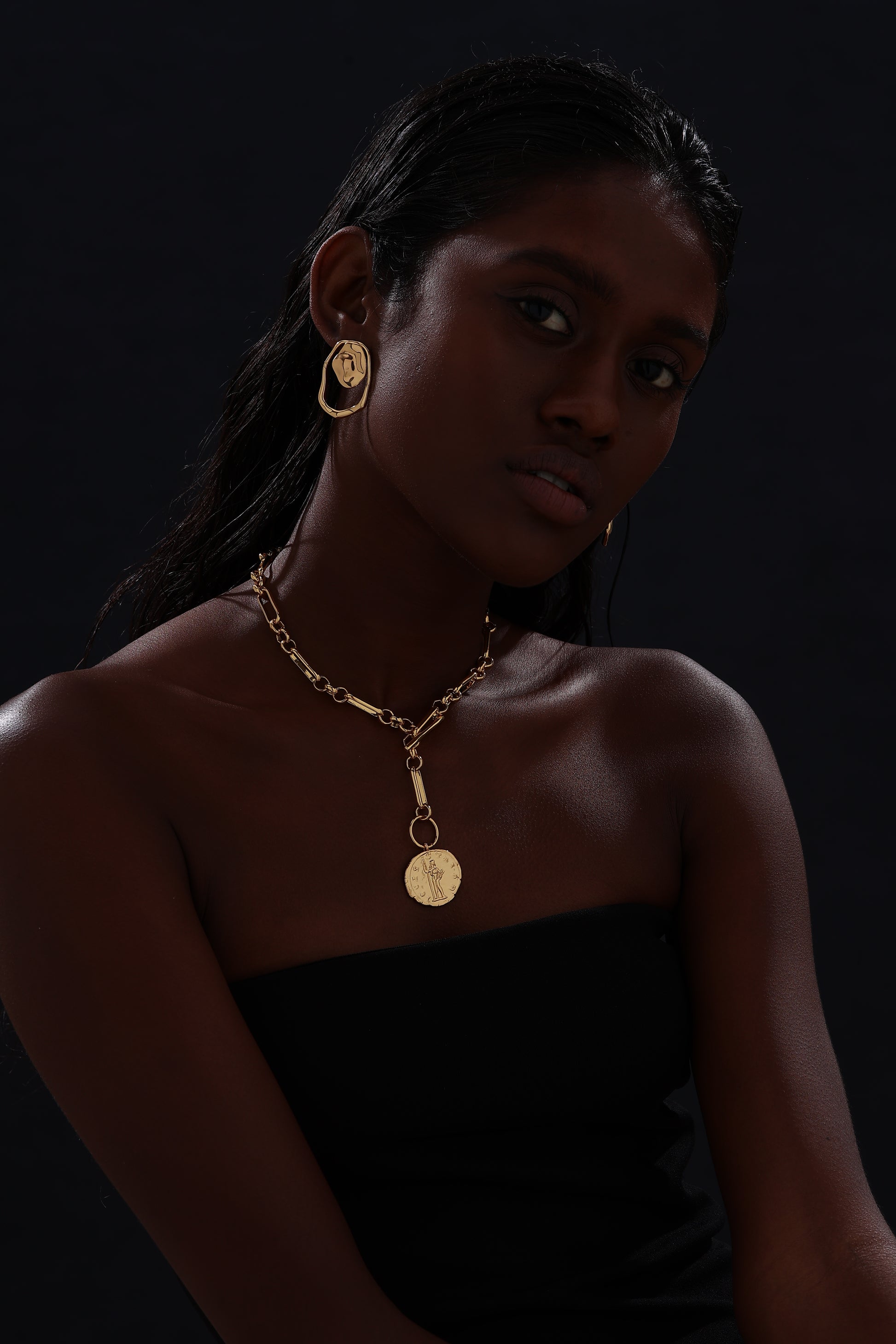 T-bar Curb Chain Necklace with Ancient Coin - Unisex - 18K Gold Plated - Necklace - ONNNIII