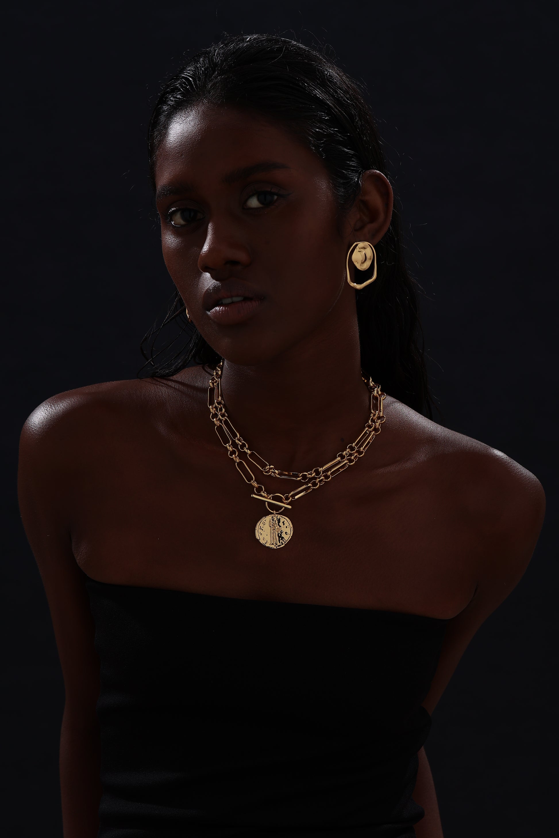 T-bar Curb Chain Necklace with Ancient Coin - Unisex - 18K Gold Plated - Necklace - ONNNIII