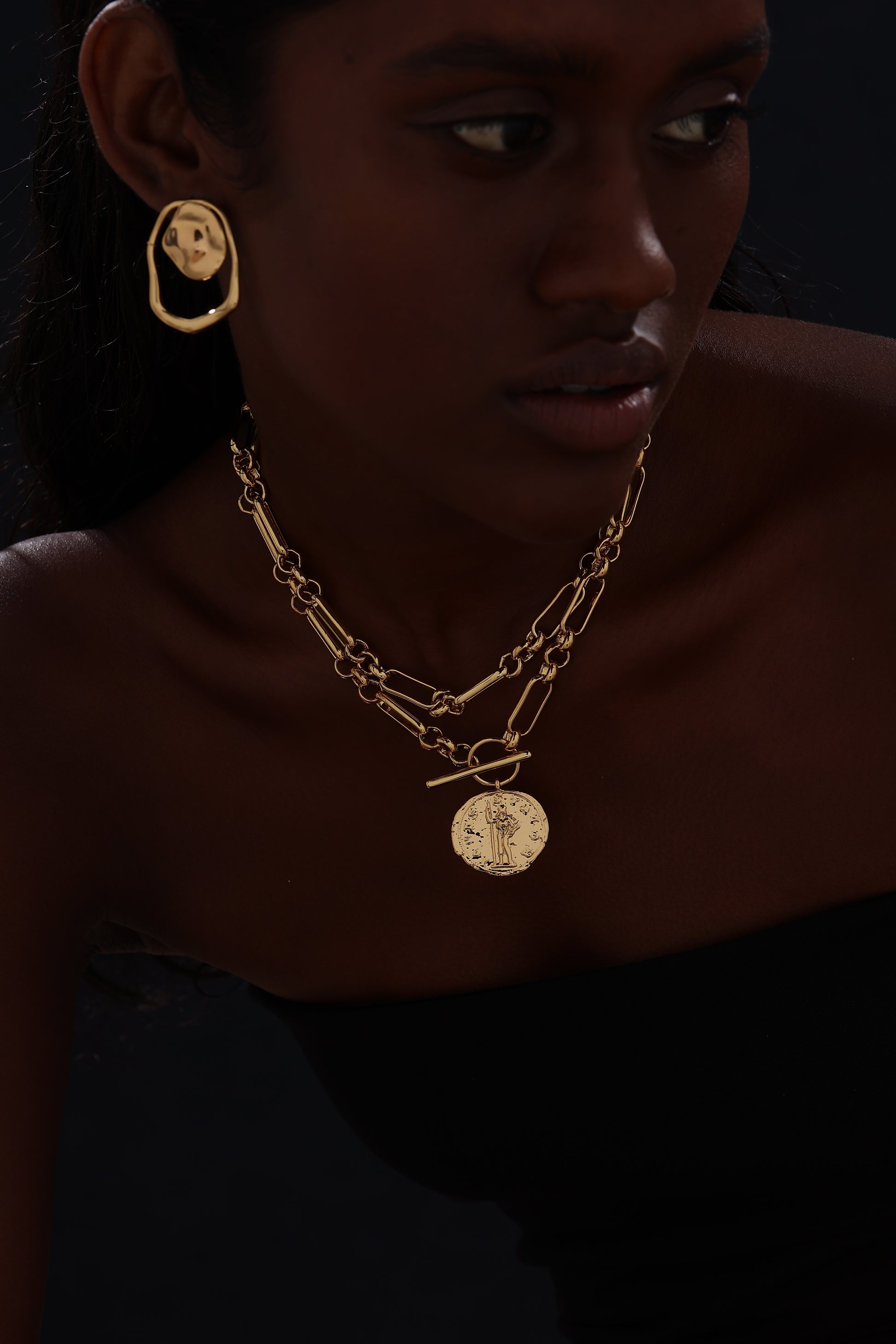 T-bar Curb Chain Necklace with Ancient Coin - Unisex - 18K Gold Plated - Necklace - ONNNIII