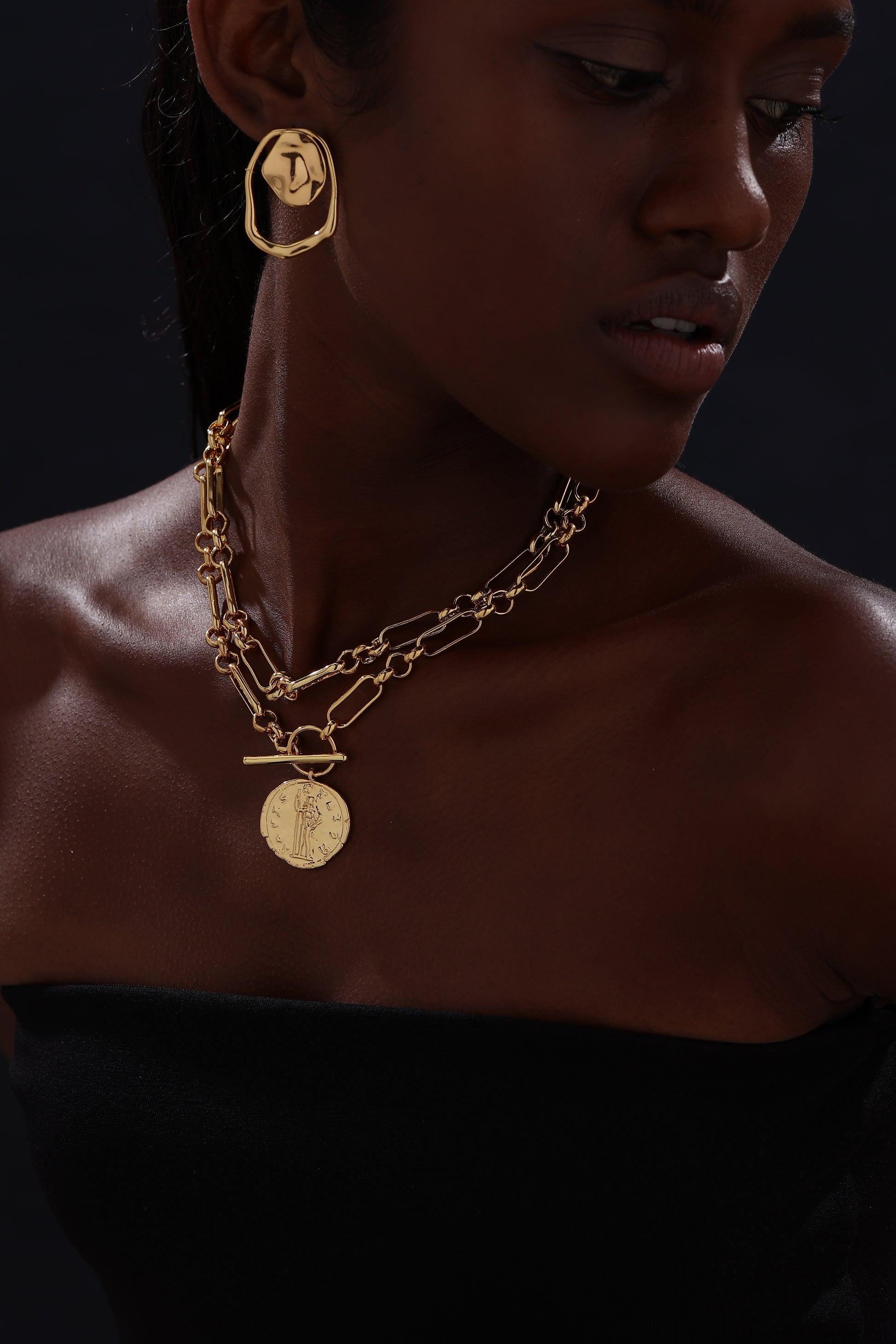 T-bar Curb Chain Necklace with Ancient Coin - Unisex - 18K Gold Plated - Necklace - ONNNIII