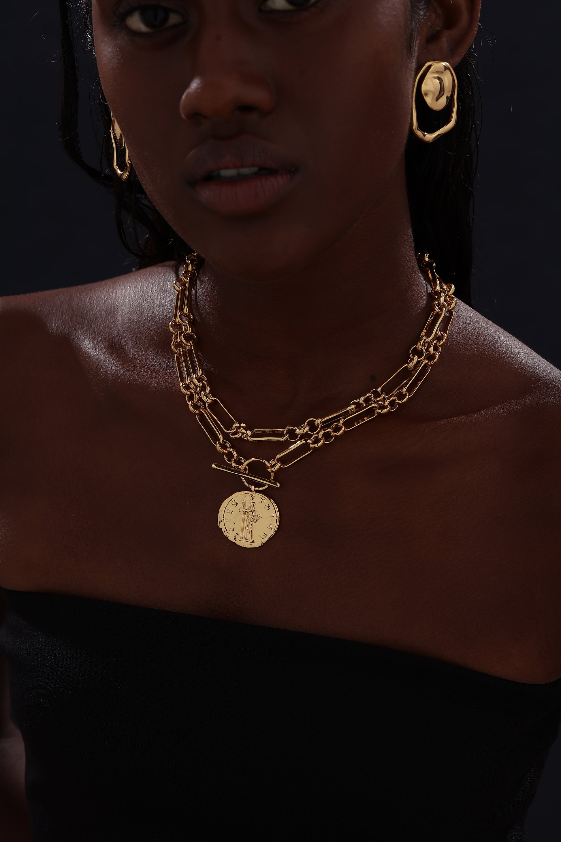 T-bar Curb Chain Necklace with Ancient Coin - Unisex - 18K Gold Plated - Necklace - ONNNIII