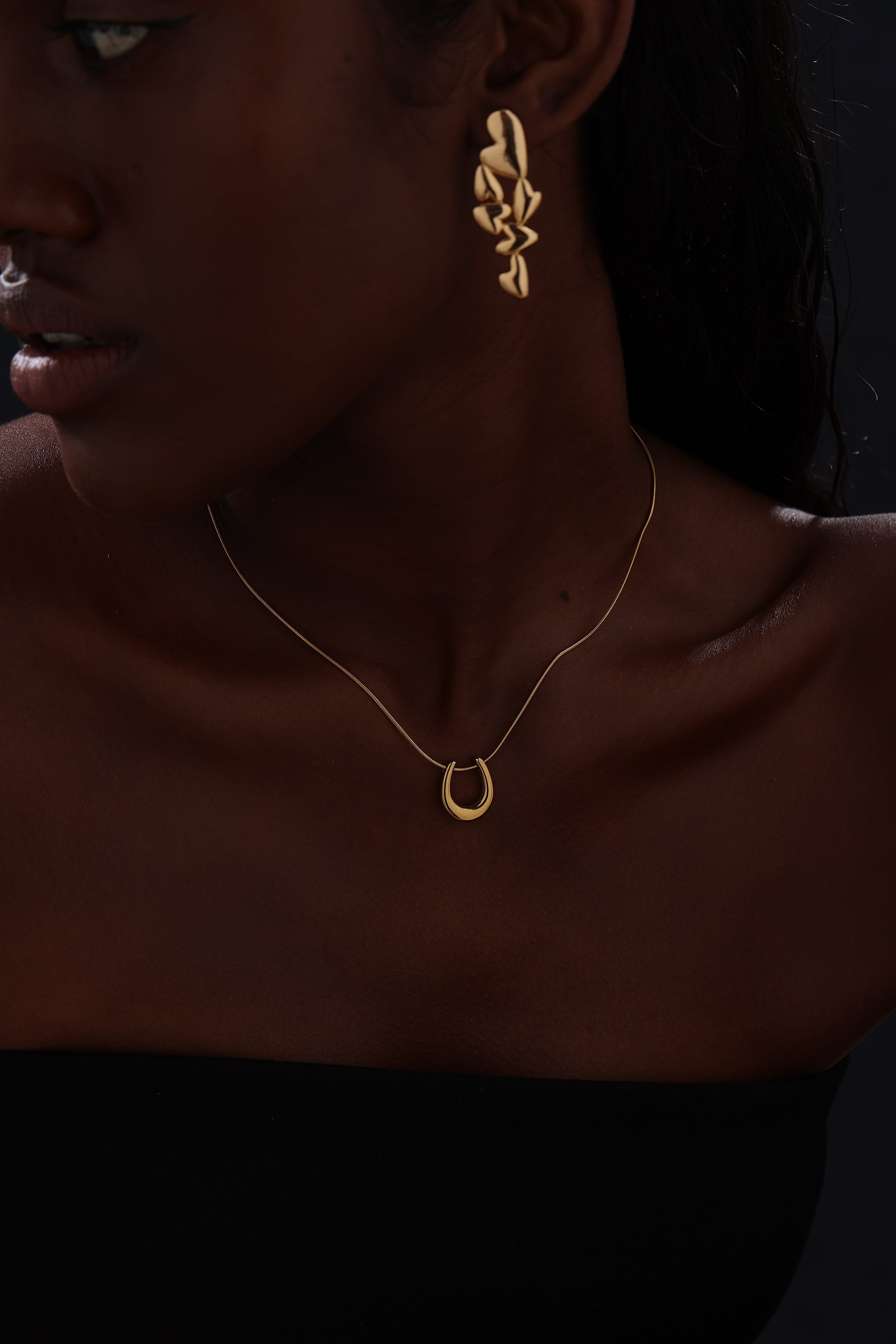 U Pendant Necklace - 18K Gold Plated - Hypoallergenic - Necklace - ONNNIII