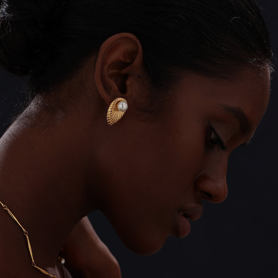 Oval Textured Stud Earrings Inlaid with Pearl - Earrings - ONNNIII