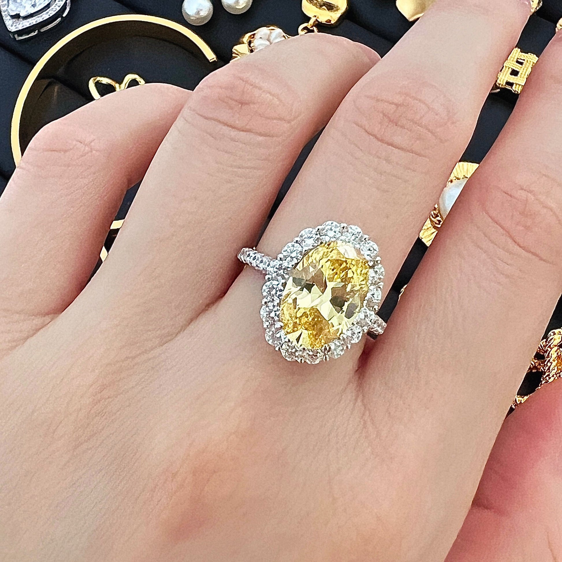 5.6 ct Halo Oval Brilliant Cut High Carbon Diamond Pavé Ring - Rhodium Plated Sterling Silver - Yellow - Ring - ONNNIII