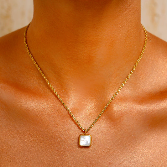 Mother-of-Pearl Pendant Necklace - Necklace - ONNNIII