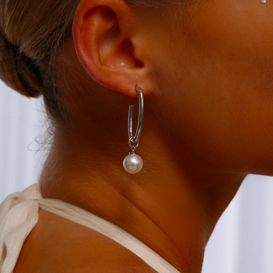 Oval Hoop with Pearl - Silver - Earrings - ONNNIII