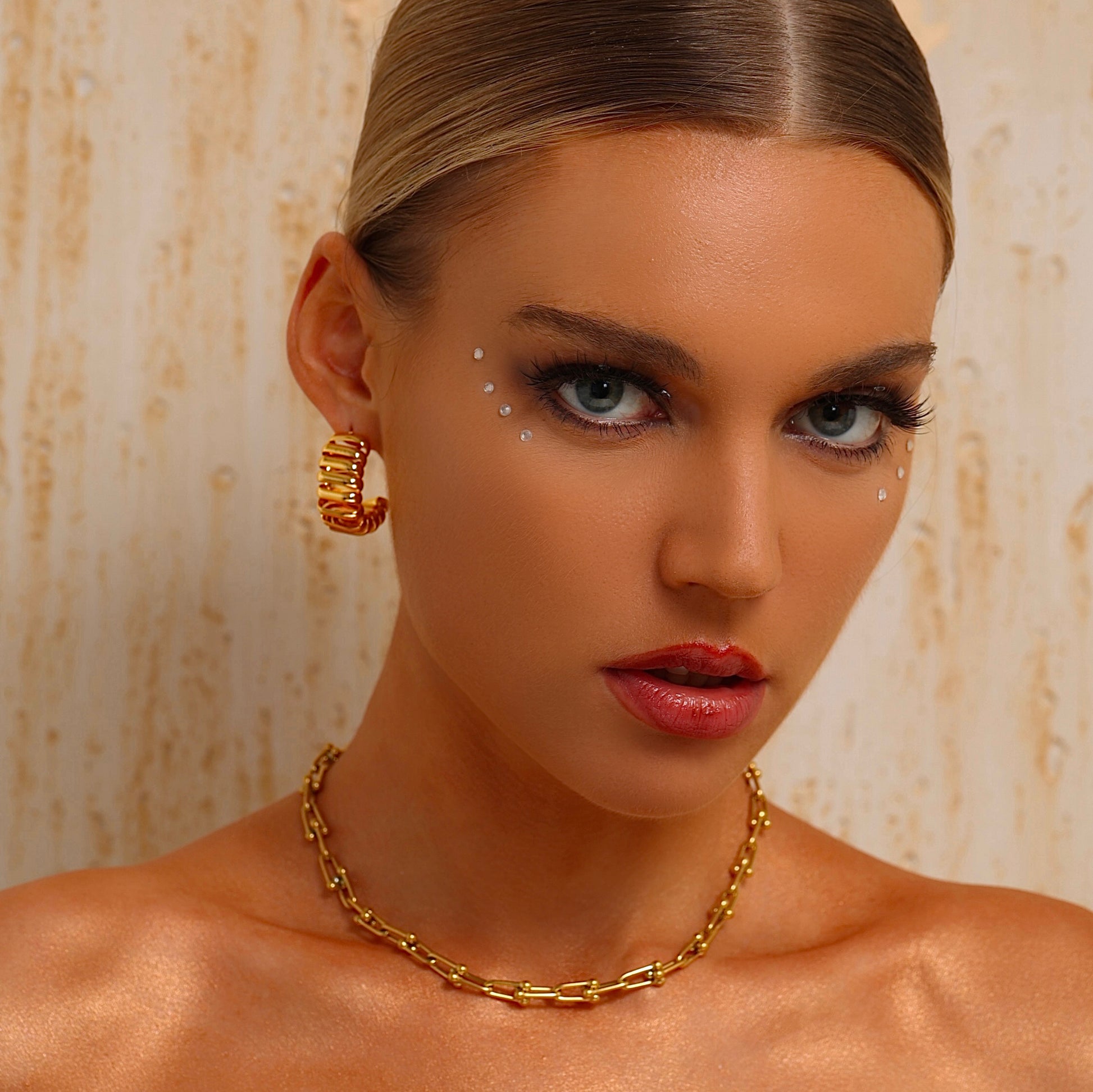 Coil Hoops - 18K Gold Plated - Earrings - ONNNIII