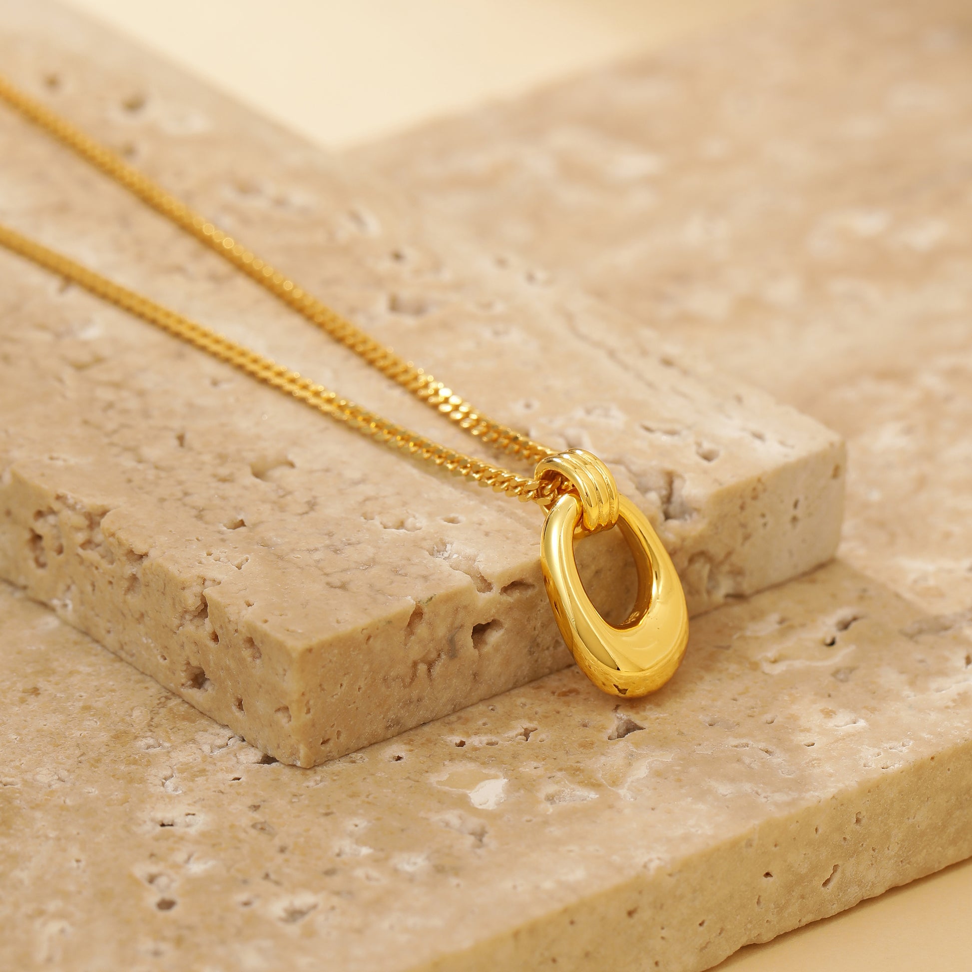 Circle Pendant Necklace - 22K Gold Vermeil - Necklace - ONNNIII