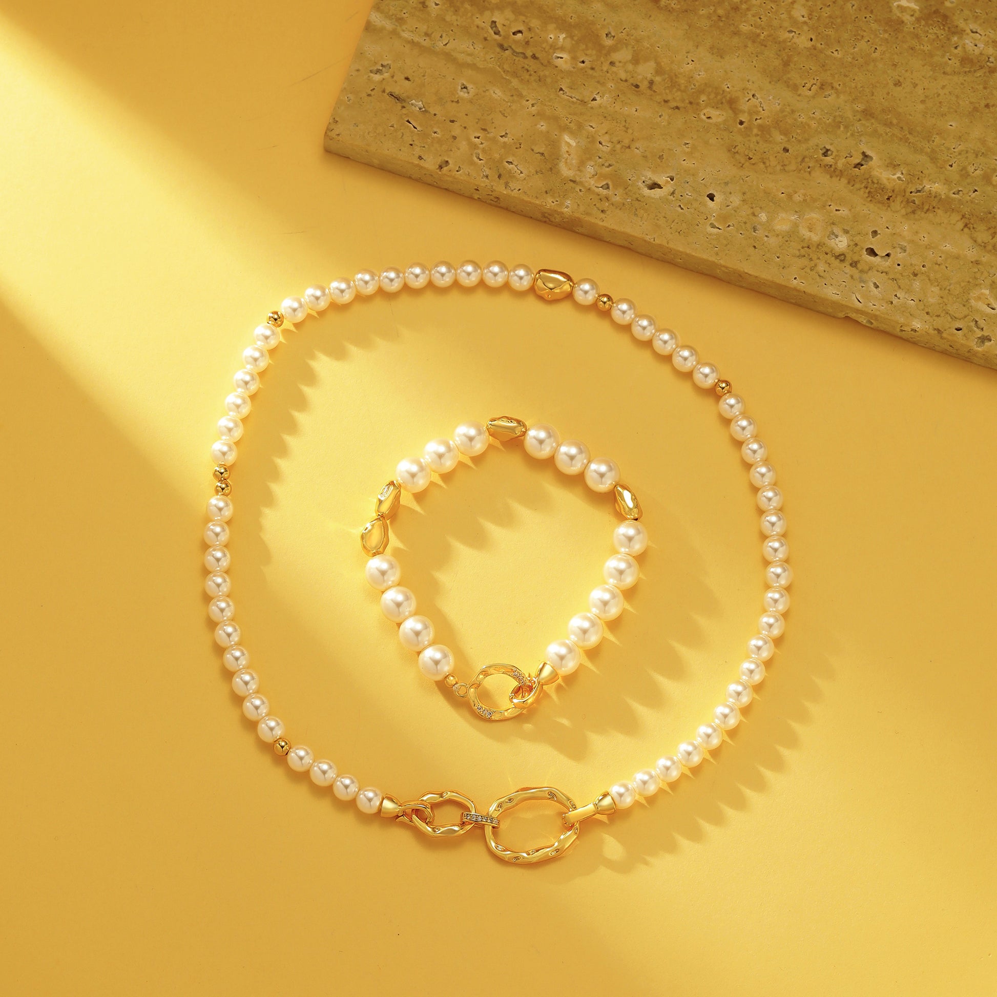 Pearl Beaded Bracelet - 18K Gold Plated - Bracelet - ONNNIII