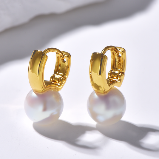 Pearl Huggie Earrings - Earrings - ONNNIII