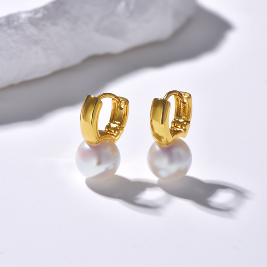 Pearl Huggie Earrings - Earrings - ONNNIII