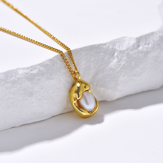 Pearl Pendant Necklace - 18K Gold Plated - Necklace - ONNNIII