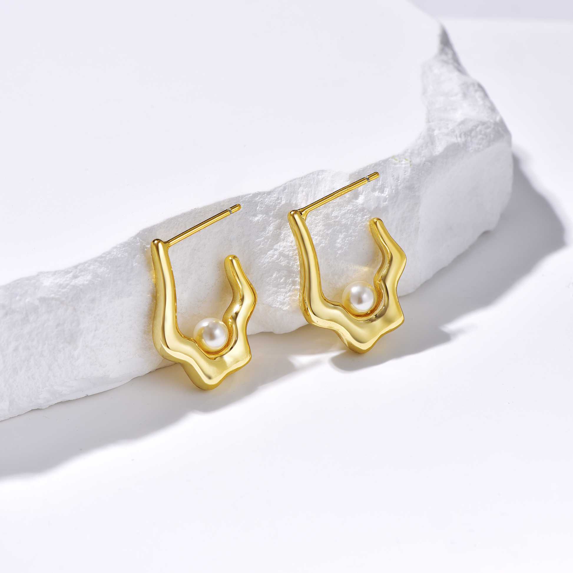 Pearl Huggie Earrings - 14K Gold Plated - Earrings - ONNNIII