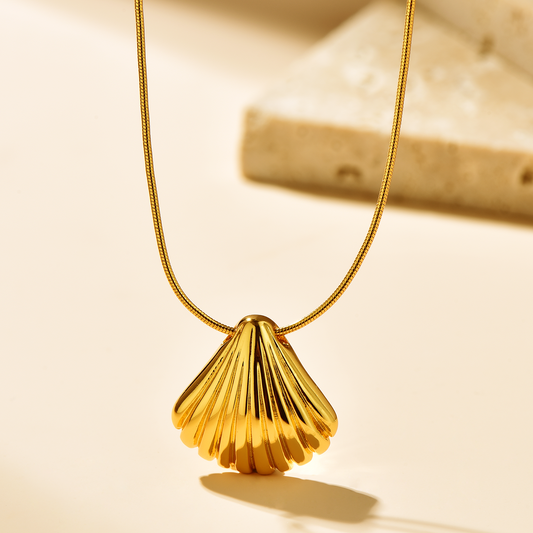 Scallop Shell Pendant Necklace - Gold - Necklace - ONNNIII