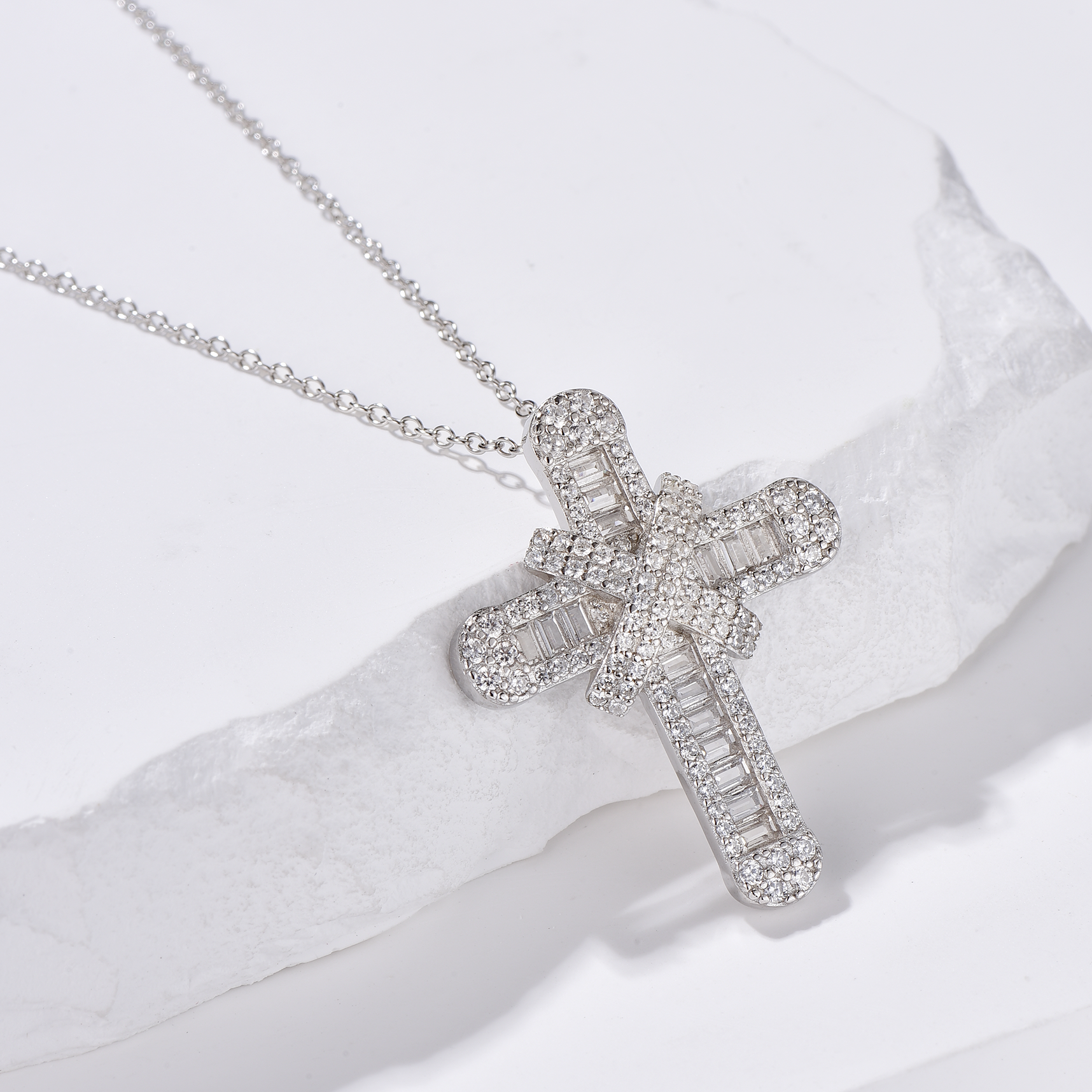 Pavé Cross Pendant Necklace - Rhodium Plated Sterling Silver - Necklace - ONNNIII