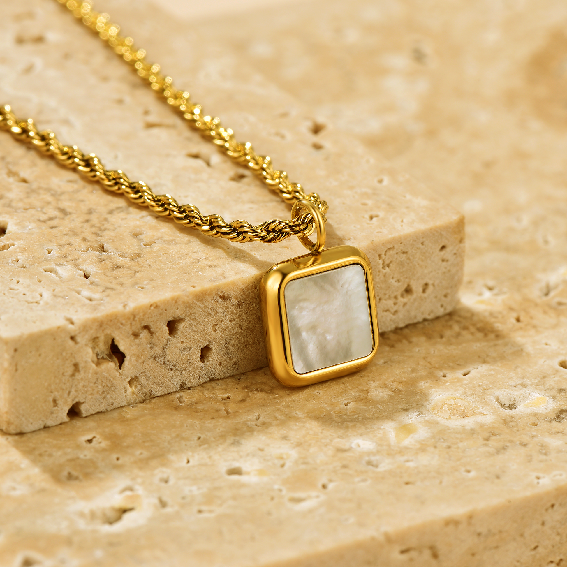 Mother-of-Pearl Pendant Necklace - 18K Gold Plated - Hypoallergenic - Necklace - ONNNIII