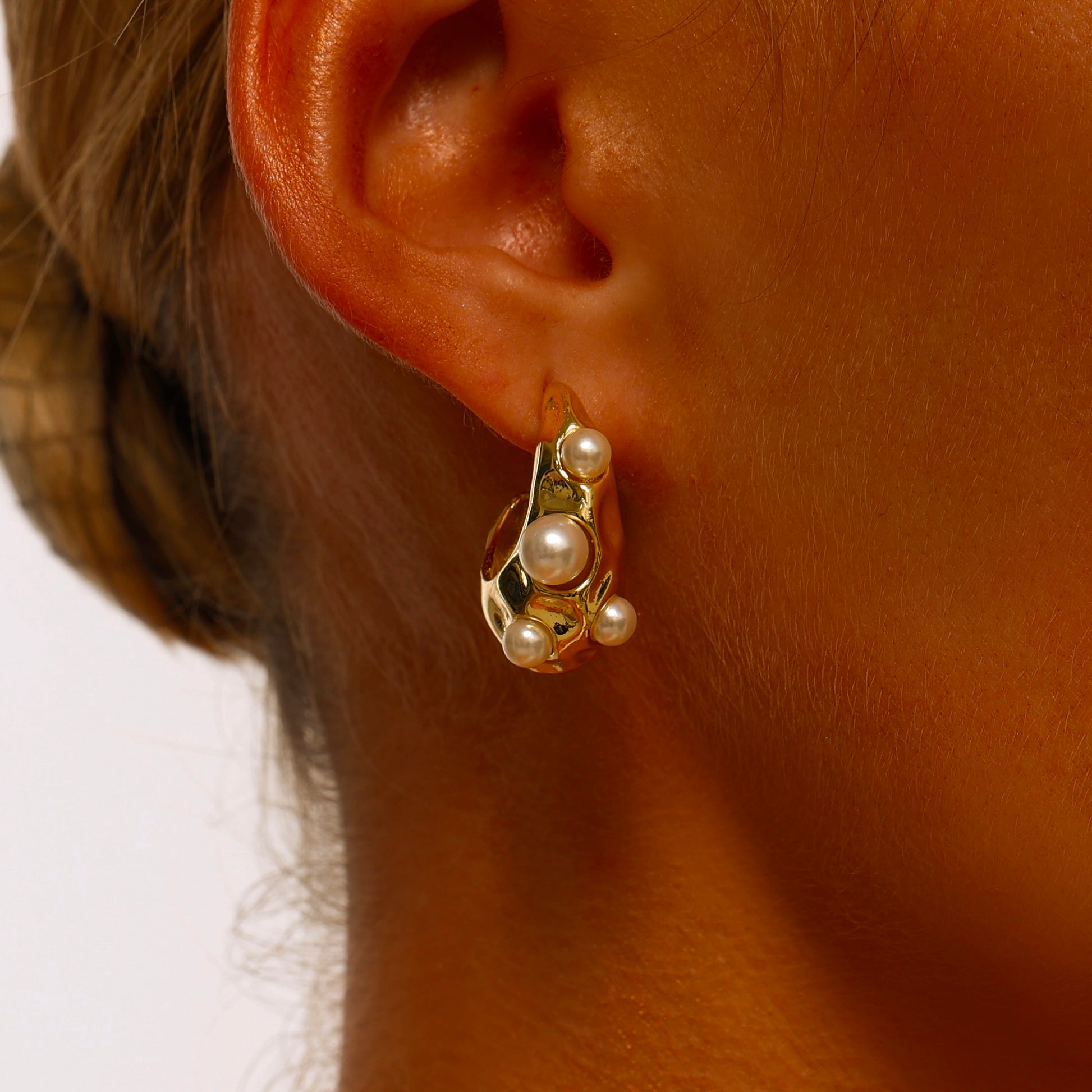 Textured Hoop with Pearls - 14K Gold Plated - Earrings - ONNNIII